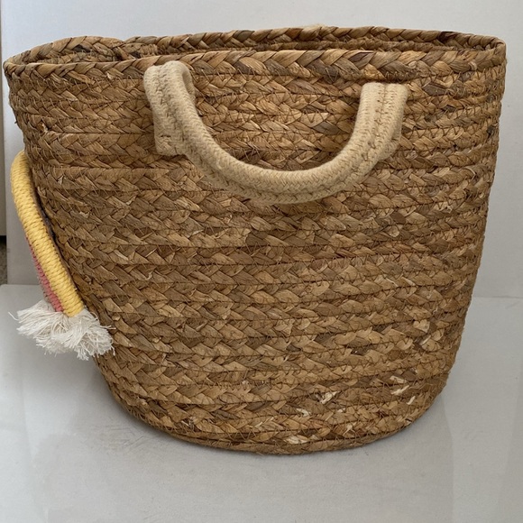 Basket with handles and rainbow design - Picture 5 of 13